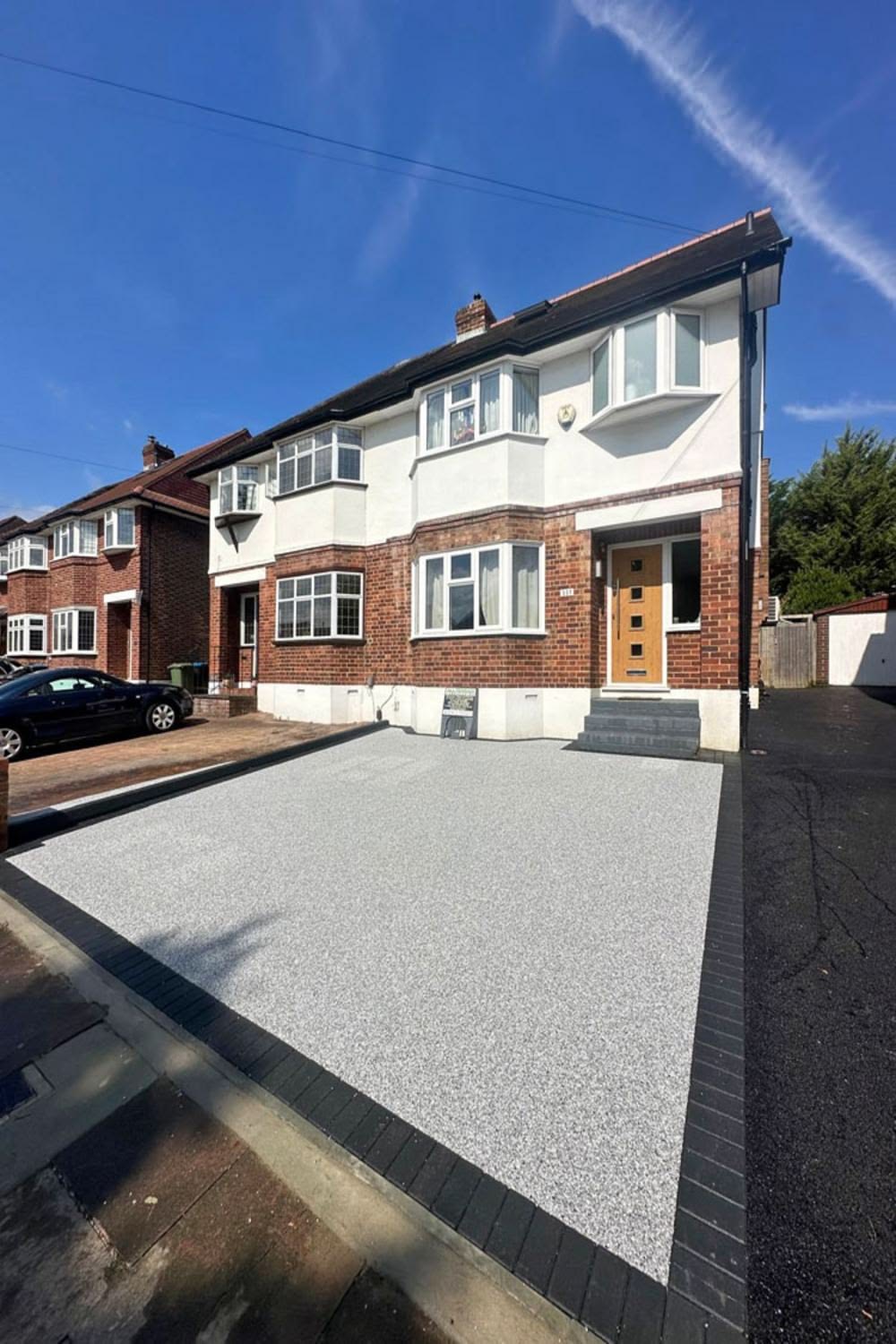 Resin-bound driveway with crisp edging